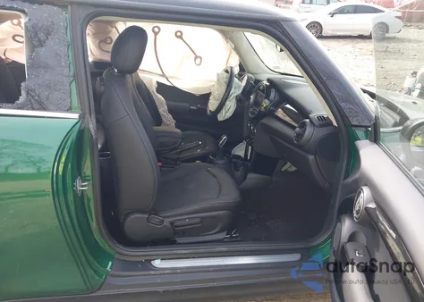 2021 Mini Hardtop Cooper z USA, uszkodzony, nr VIN WMWXR3C08M2N98492